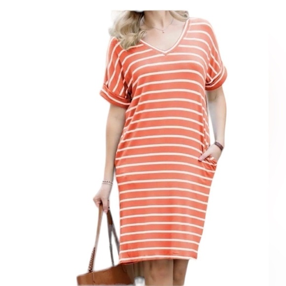 Zenana Outfitters Dresses & Skirts - Striped dress with pockets. V-neck. Orange and white. Small. NWOT